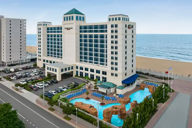 كورتيارد Virginia Beach أوشن فرونت / شارع 37Virginia Beach: -40% خلال النهار - Dayuse.com